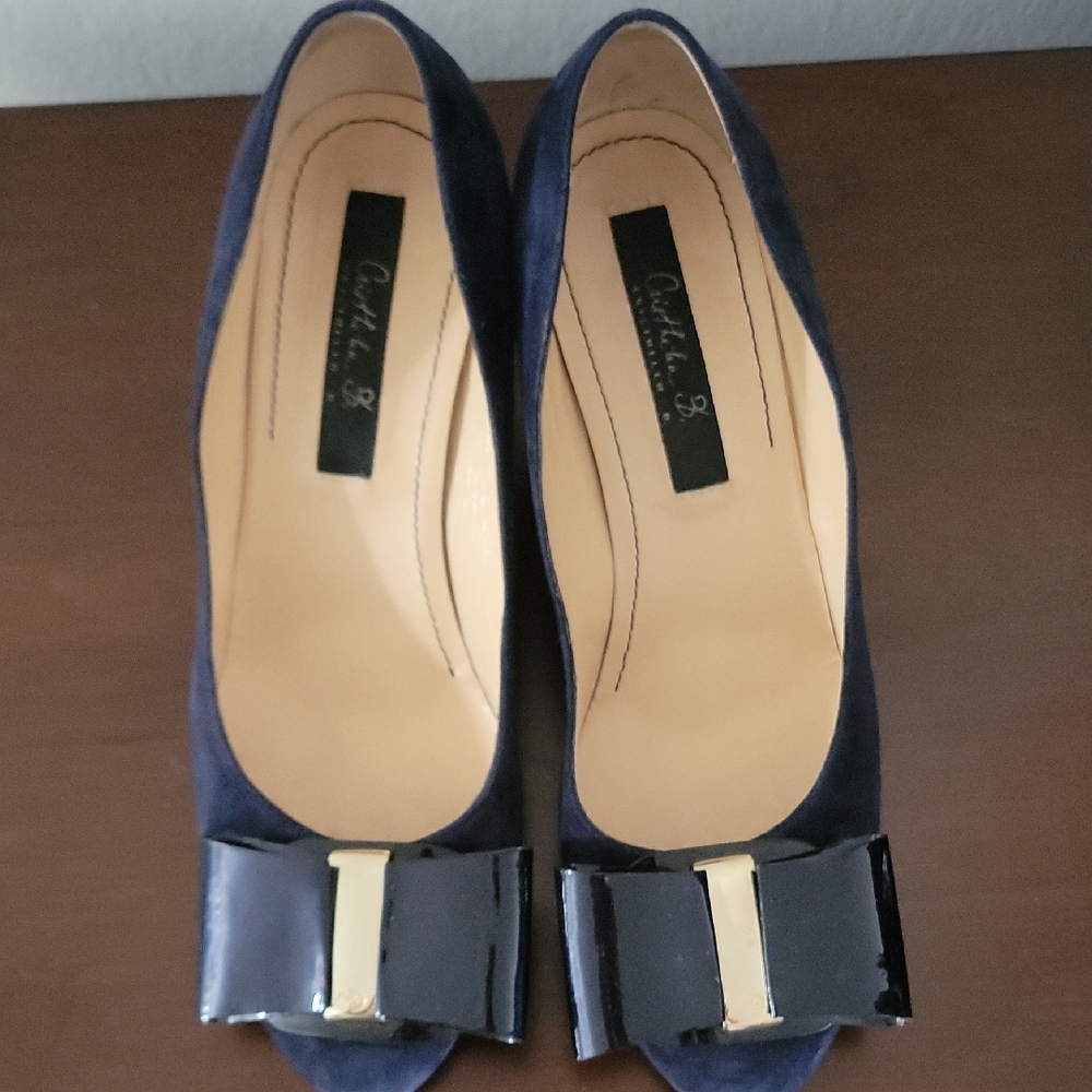 Vero Cuoio Blue and Black Heels with Suede Elegance